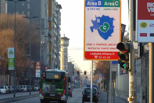 Auto odiate e spremute. Spunta il ticket in Area B