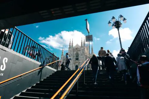 Milano, due molestate sul metrò alla fermata Duomo