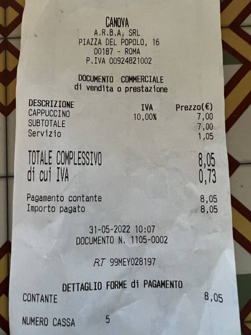 "8 euro per un cappuccino a piazza del Popolo": la giornalista si lamenta e scoppia il caos