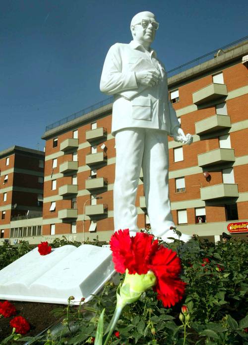 Omaggio a Craxi, Rieti erige una statua allo "Statista"