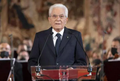 Il rischio effetto domino e i paletti del Quirinale: dopo Draghi solo le urne