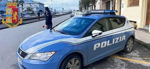 Una volante della polizia a Viareggio