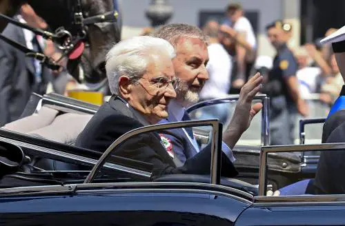 La linea Mattarella "L'Italia in prima fila per arrivare alla pace". Draghi duro su Mosca "Bene le sanzioni"
