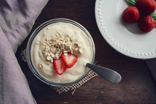 Yogurt, proprietà e benefici di uno degli alimenti più amati