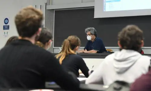 Università, le lezioni tornano tutte in presenza