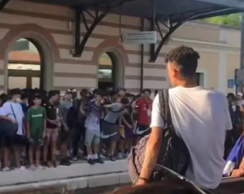 I migranti molestano. La sinistra li difende