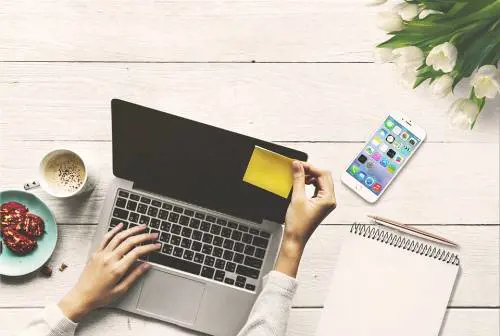 Jomo, come vivere meglio lontani dal mondo virtuale