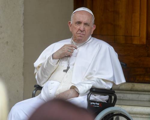 Il Papa e l'elogio delle rughe (contro le voci di dimissioni)