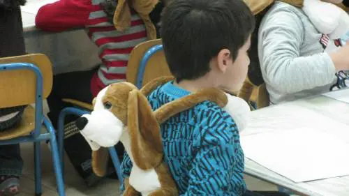 Hibuki, il cane anti trauma israeliano aiuta i bimbi a superare ansia e paure