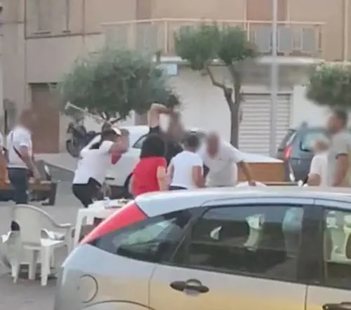 Un momento della violenta rissa