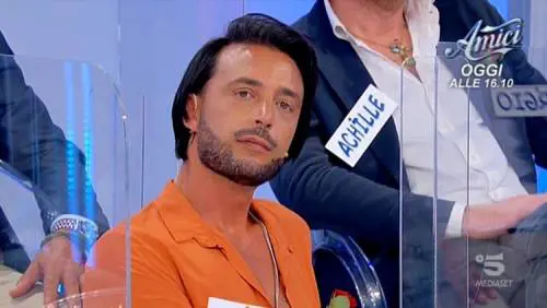 Il retroscena su Uomini e donne: "Armando mi ha tirato una sedia"