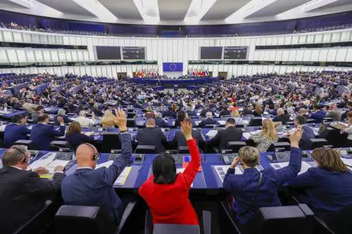 "Col velo e le ambiguità l'Europa volta le spalle alle donne iraniane"