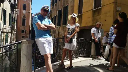 Le pistole, la fuga, le granate. Così ha agito il killer di Vicenza