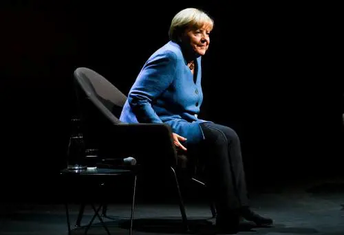 Ora la Merkel confessa: "Ecco perché sono arrivati i tremori..."
