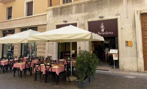 Chiude il locale un'ora prima e viene multato: il caso a Verona