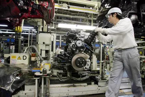 L'Auto riparte, in Italia giù le elettriche