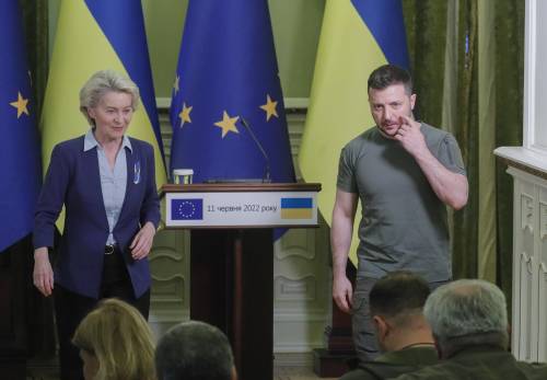 Il ritorno della Von der Leyen. "L'Ucraina sul binario giusto per un ingresso in Europa"