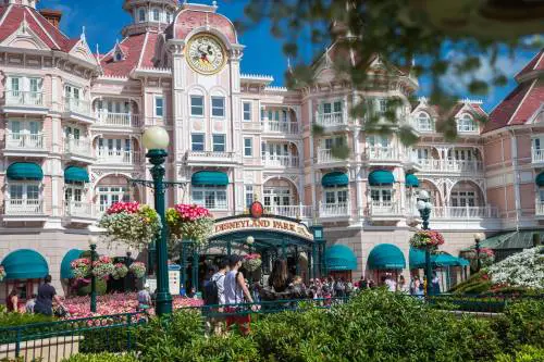 Affitta Disneyland per le nozze con una bimba di 9 anni: arrestato. Ma era una messinscena