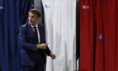 L'ultimatum di Macron: "Subito una coalizione o maggioranze variabili"