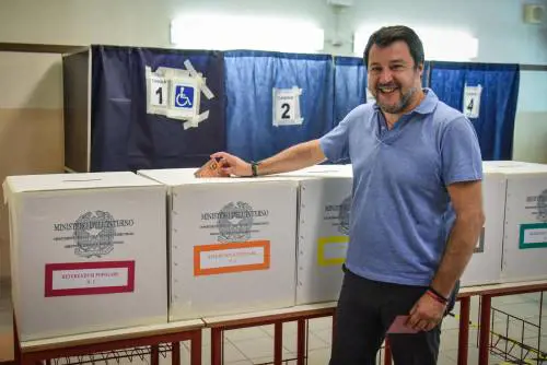 "Favore alla sinistra". Lo sfogo di Salvini sul centrodestra diviso a Verona