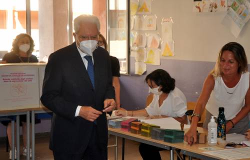 Caos seggi a Palermo: nella città di Mattarella impedito il voto per ore