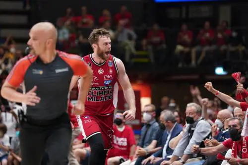 Brivido Armani: ko evitato in extremis