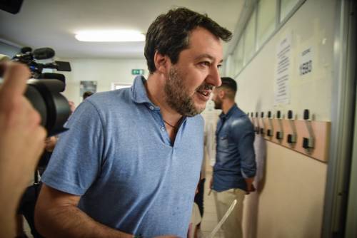 "Mi fa tristezza chi cambia partito". La stoccata di Salvini a Di Maio