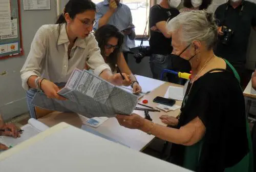 Amministrative, Firenze e Bari verso il ballottaggio