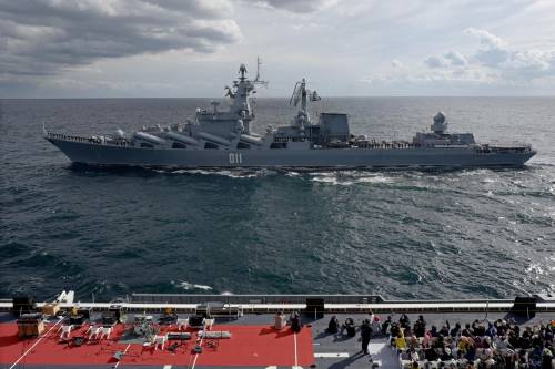 Avvistata nave russa al largo della Puglia: così lo Zar sfida la Nato