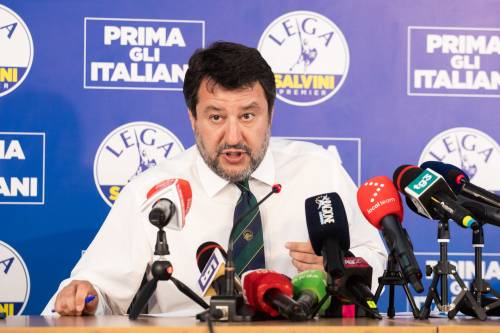 Salvini inciampa: "Ma non esco dall'esecutivo". E scoppia il caso di Giorgetti assente al federale
