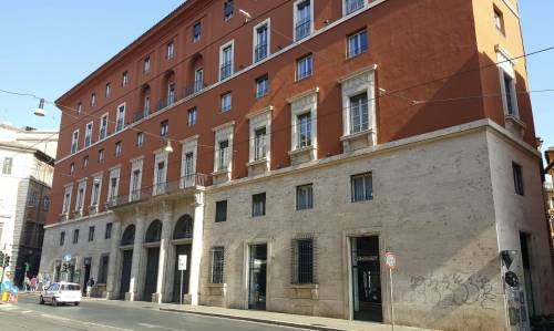 Liquidata la sede del P.C.I. Il Palazzo di Via delle Botteghe Oscure, sede storica dei comunisti italiani, diviene un hotel a 5 Stelle. Cancellato corpo e anima del Partito.