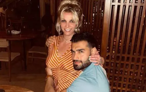 L'ex marito di Britney Spears accusato di stalking e percosse dopo il blitz alle nozze