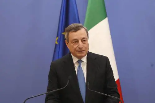 Gas, Draghi forza sul tetto: un vertice Ue straordinario "Crisi energetica alle porte"