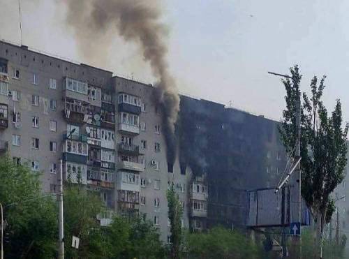 "Il Lugansk è un vero inferno". Mosca offre corridoi umanitari. Gli ucraini: "Dateci altre armi"