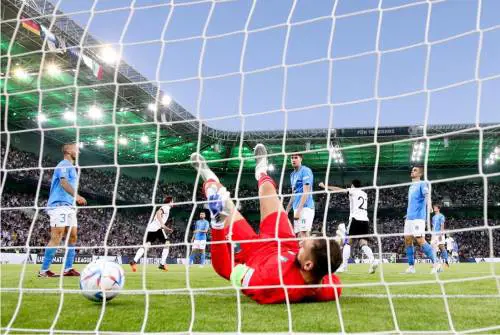 "Volete dare la colpa a me...". Donnarumma litiga con la giornalista Rai