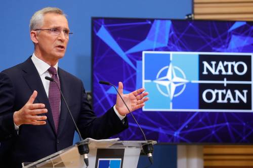 "Aiuti senza precedenti": la Nato sfida Putin e si prepara alla "lunga guerra"