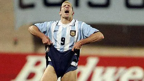 Martin Palermo si dispera dopo uno dei rigori falliti
