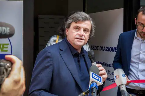 Iv smaschera Calenda. "Non c'era a votare, parla solo su Twitter"