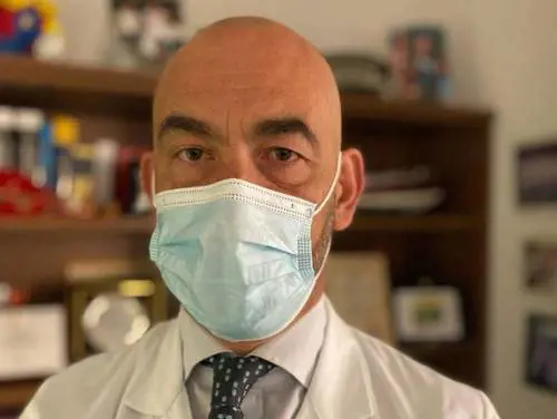 L'affondo di Bassetti: "Mascherine? Pasticcio all'italiana"