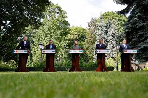 Così Draghi "guida" la svolta Ue. In Italia va in scena il disastro Pd-M5s