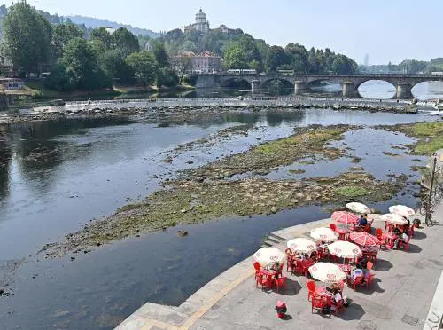 L'Italia muore di sete. Acqua razionata per salvare i raccolti