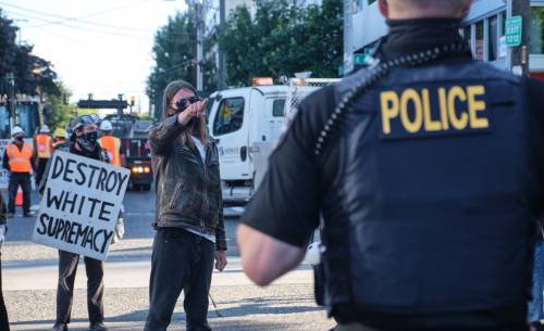 Fondi tagliati e boom di criminalità: così la sinsitra Usa ha distrutto la polizia