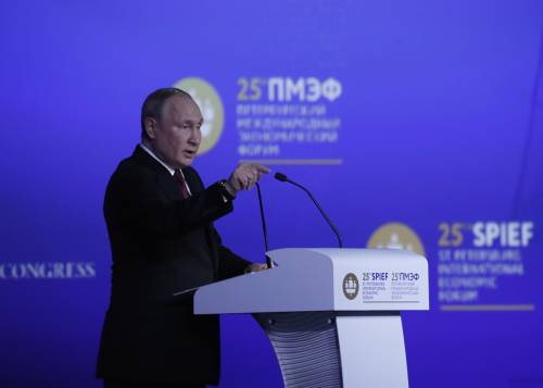 "Finito l'ordine mondiale a guida Usa". Putin sfida l'Occidente: "Illusi"