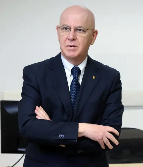 Perquisizioni in via Bolla. Tensioni, urla e minacce