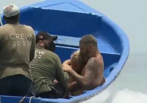 Brutto infortunio per Edoardo Tavassi all'Isola: "Piangeva, si è fatto malissimo"