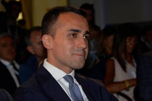 Gli amici di Conte si preparano a cacciare Di Maio. E lui studia l'uscita