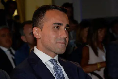 Gli amici di Conte si preparano a cacciare Di Maio. E lui studia l'uscita