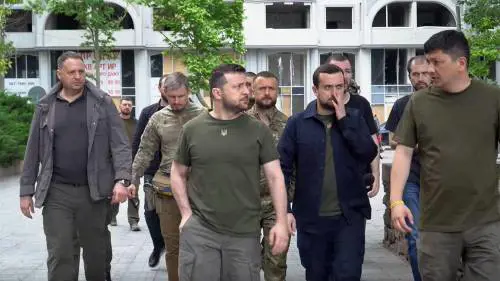 Zelensky a Odessa e Mykolaiv: "Lottiamo per la vittoria"