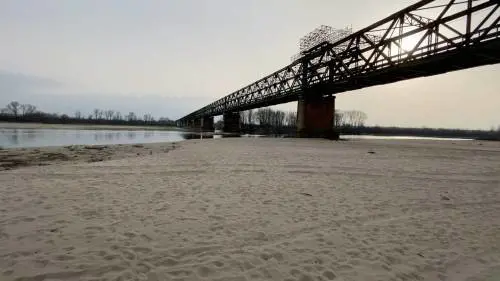 Ora Milano chiude anche le fontane. Verso la zona rossa in tutto il Paese