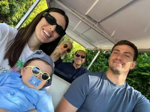 "Abbiamo i ballottaggi da vincere". Domenica in famiglia per Berlusconi